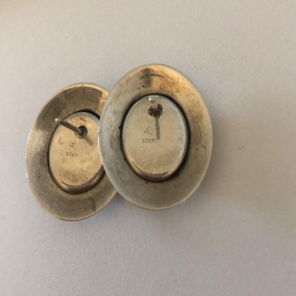 Sterling silver and lapis lazuli post earrings - Picture 3 of 4